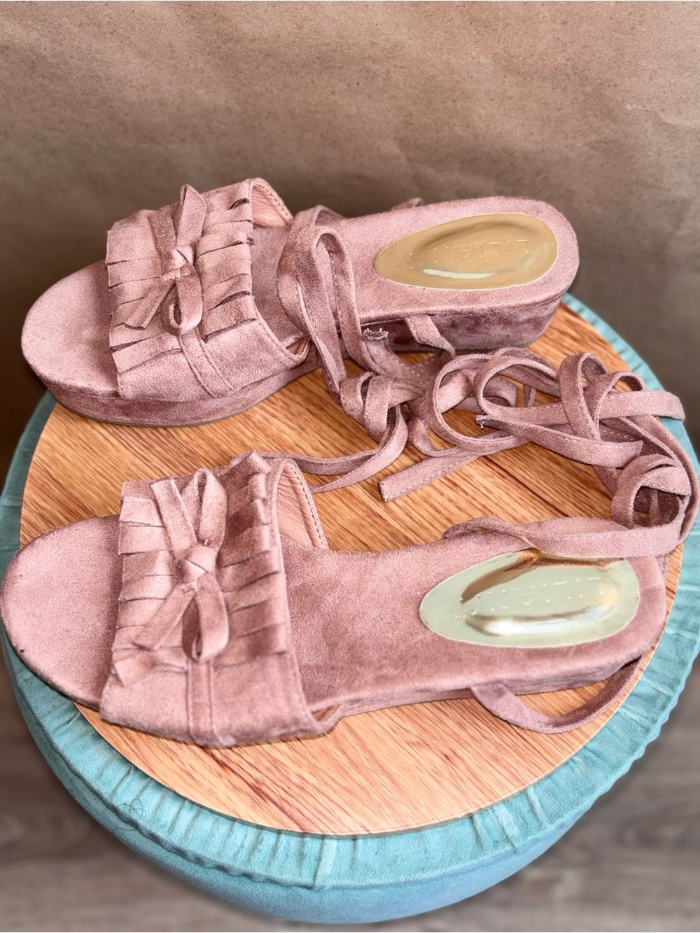 Women’s Suede Pink Fringe Bow Lace-Up Sandals. Size 8 - Picture 5 of 6